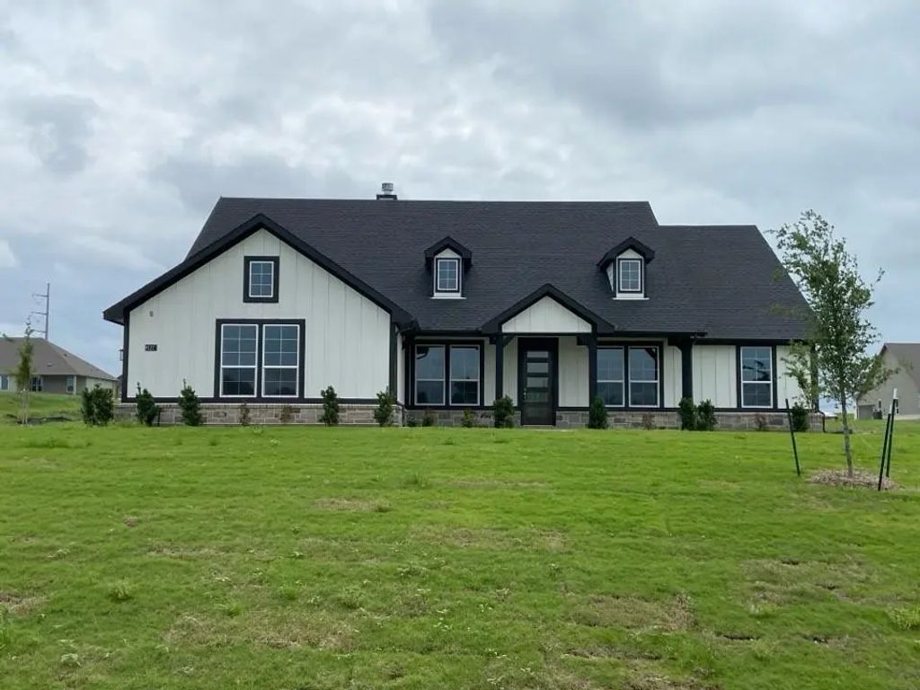 127 Big Sky Road, Decatur