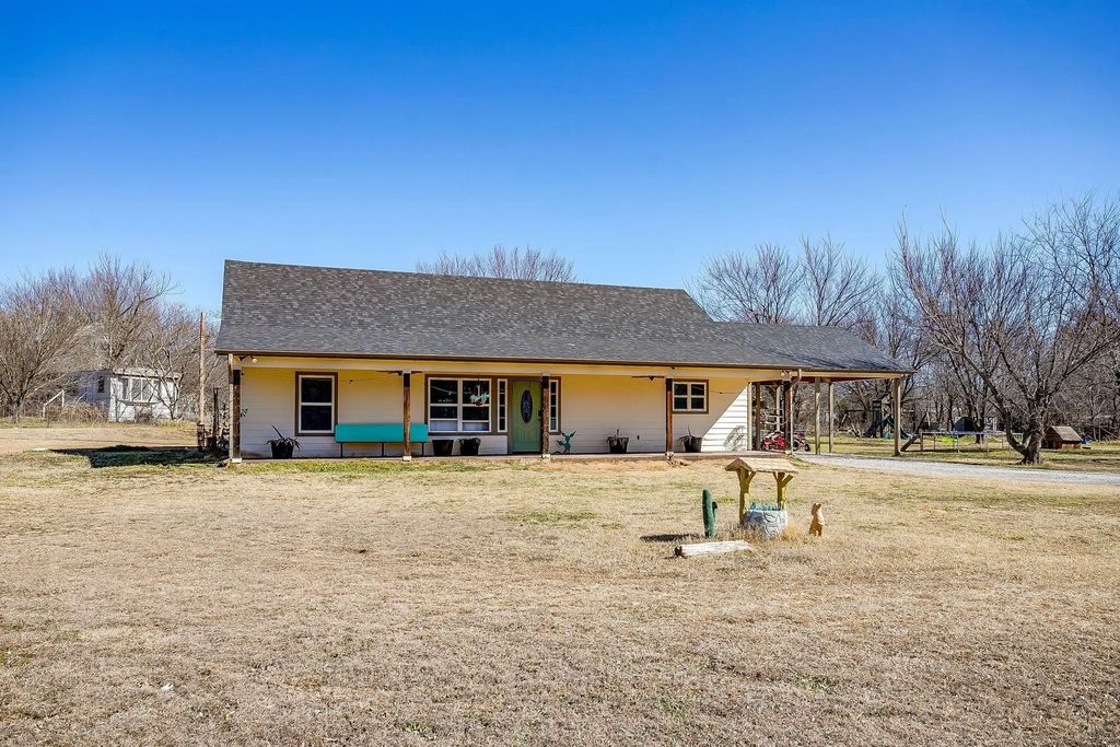 301 Willow Circle, Springtown