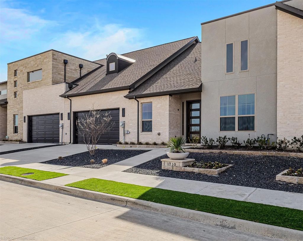 1710 Governors Boulevard, Heath