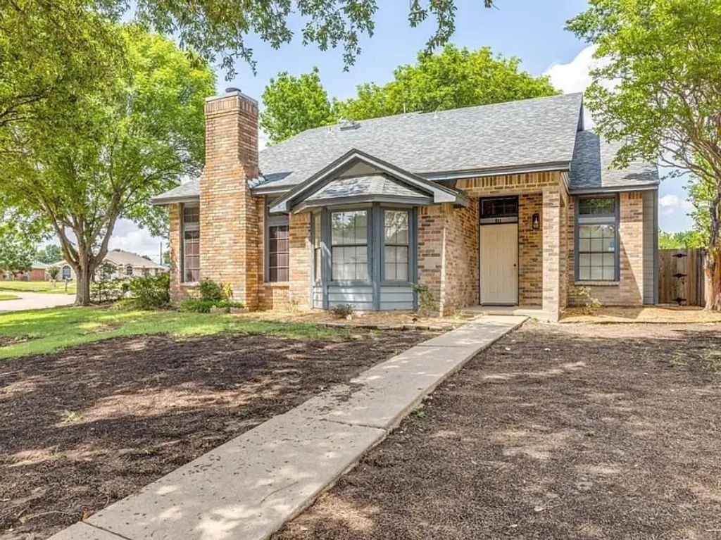 863 Valleybrooke Drive, Arlington