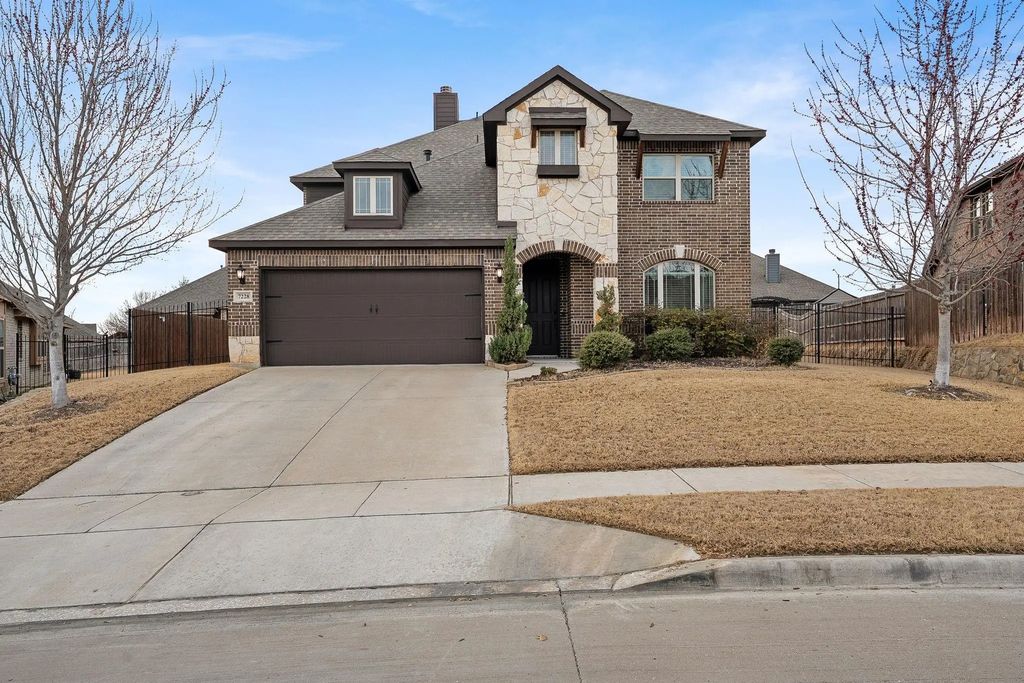 7228 Windy Ridge Drive, Fort Worth
