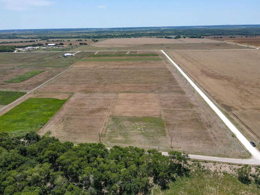 9141 County Road 101a, Grandview