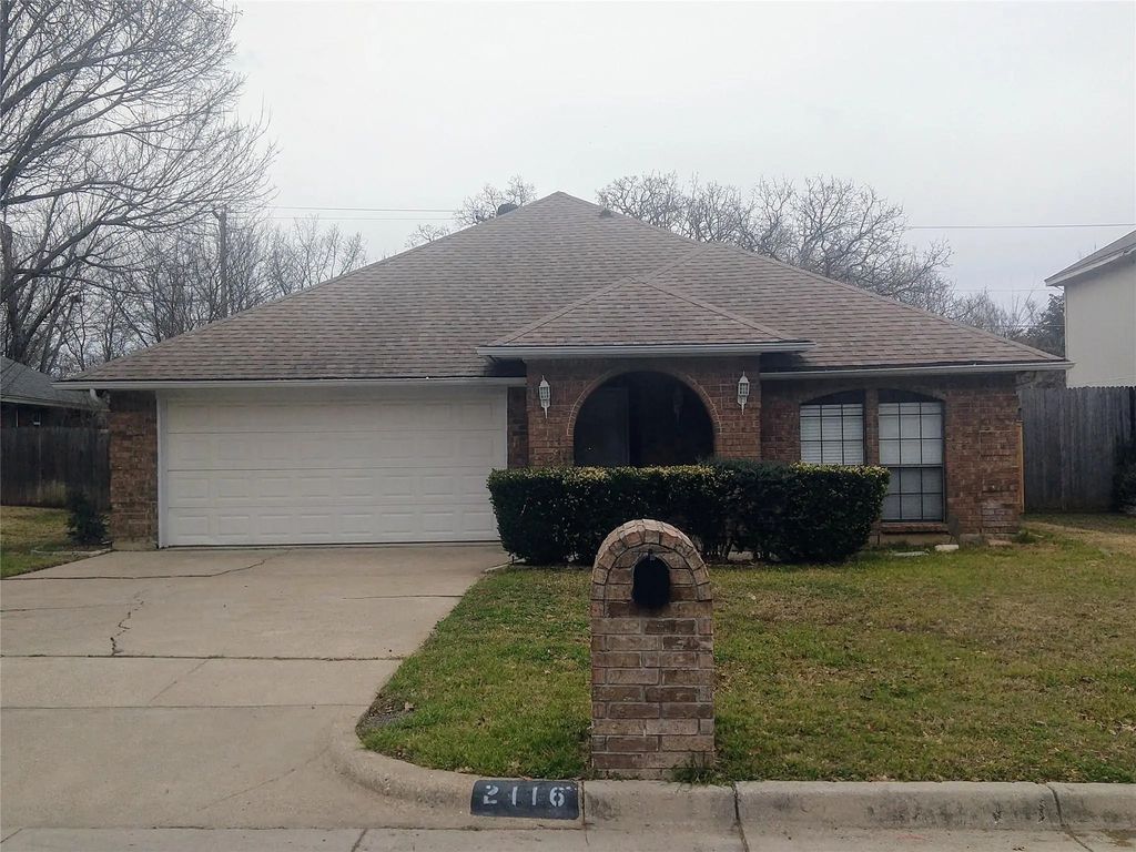 2116 Turf Club Drive, Arlington