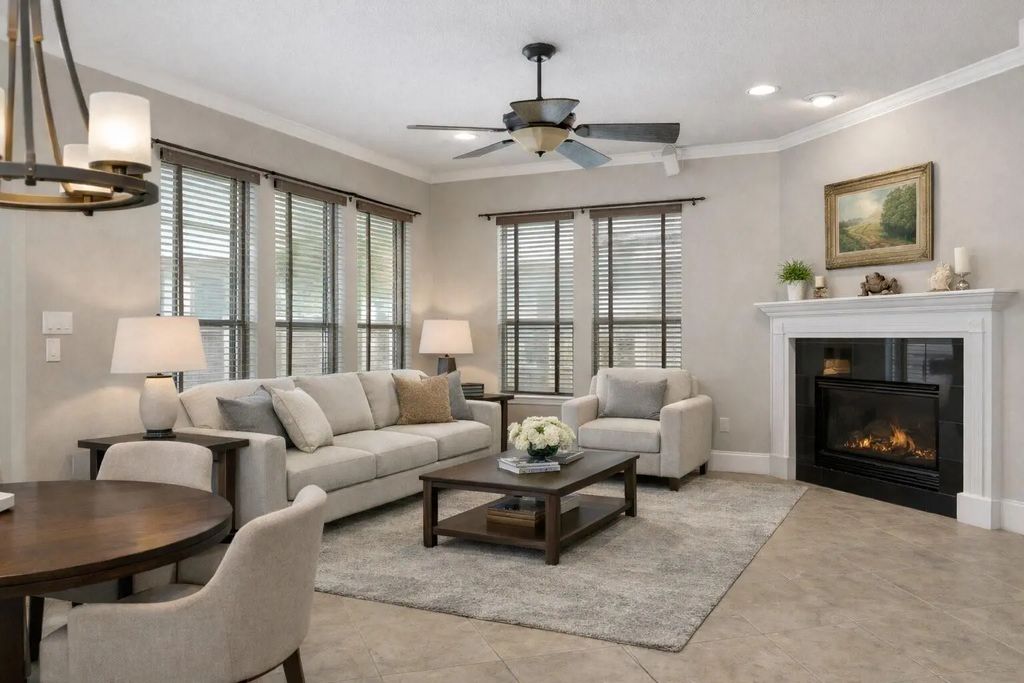 511 Village Way, Argyle
