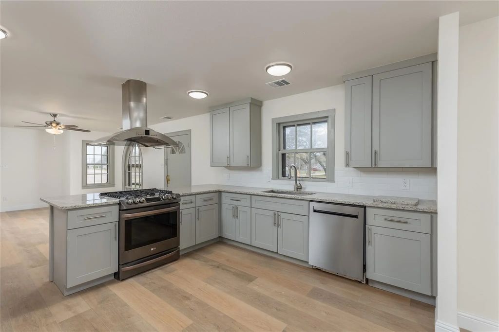 833 W Live Oak Street, Jacksboro
