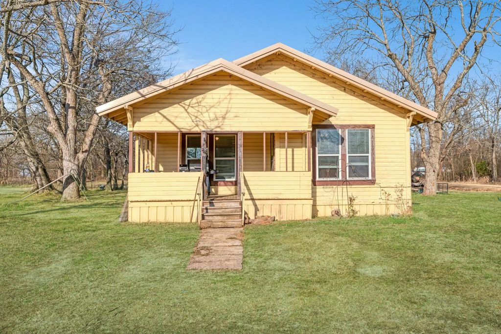 5366 Farm Road 2573, Clarksville