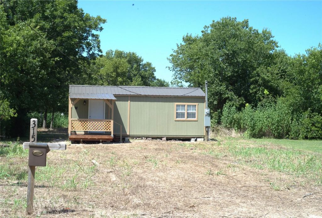 315 N Falls Street, Mart