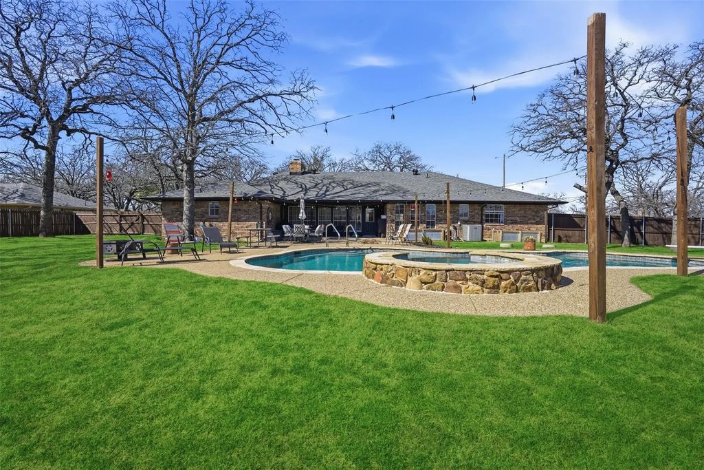 5205 N Highland Drive, Granbury