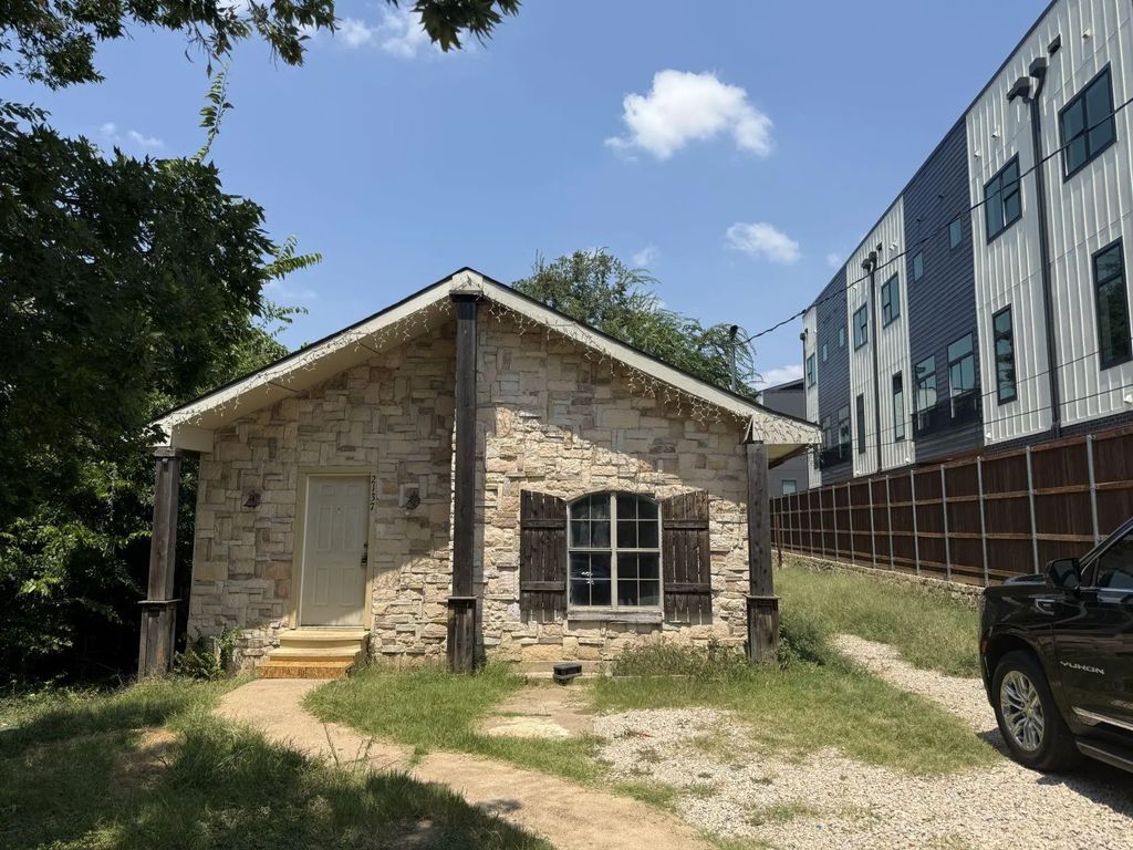 2137 Hondo Avenue, Dallas