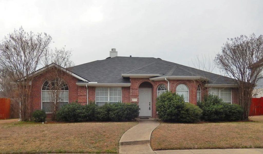 2717 Creek Valley Drive, Garland