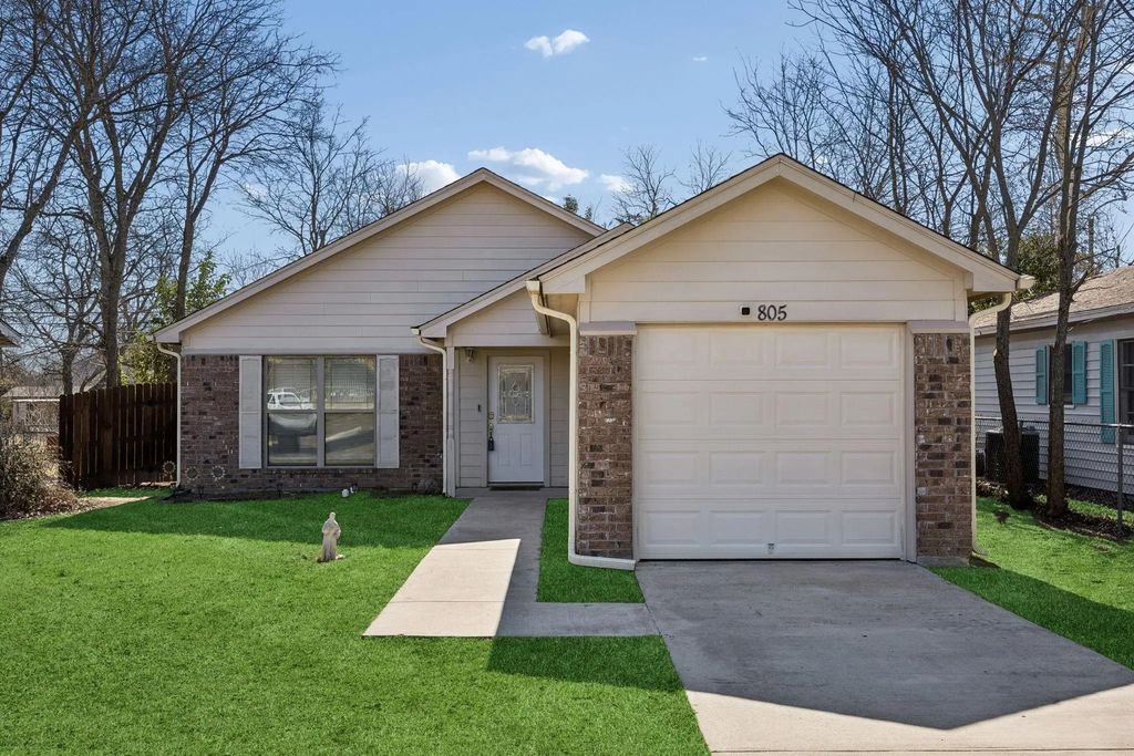 805 Phillips Street, Cleburne