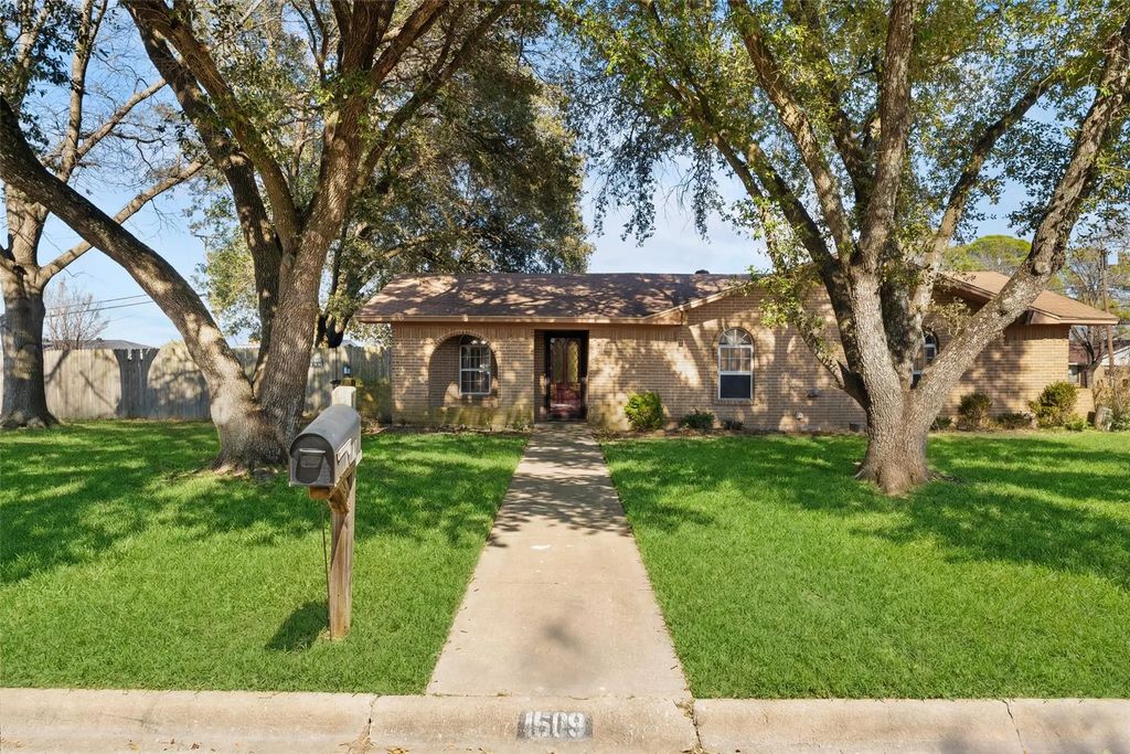 1619 Anthony Street, Kaufman