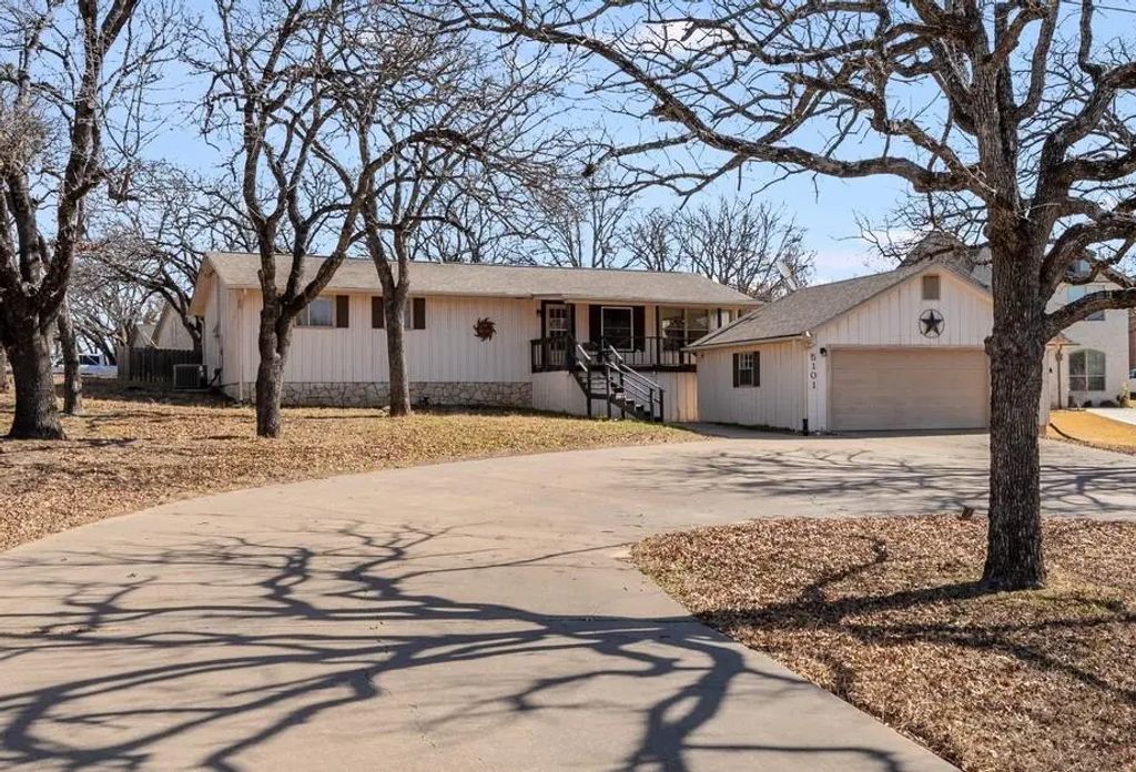 5101 Largo Drive, Granbury
