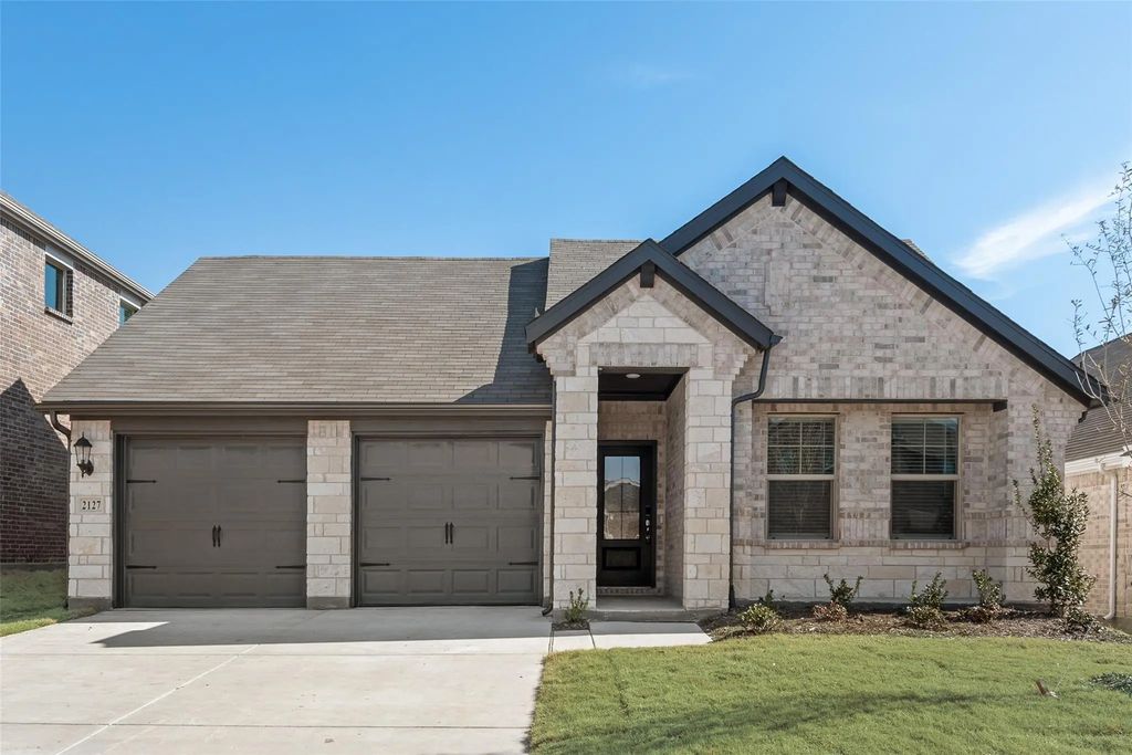 2127 Mustang Way, Seagoville