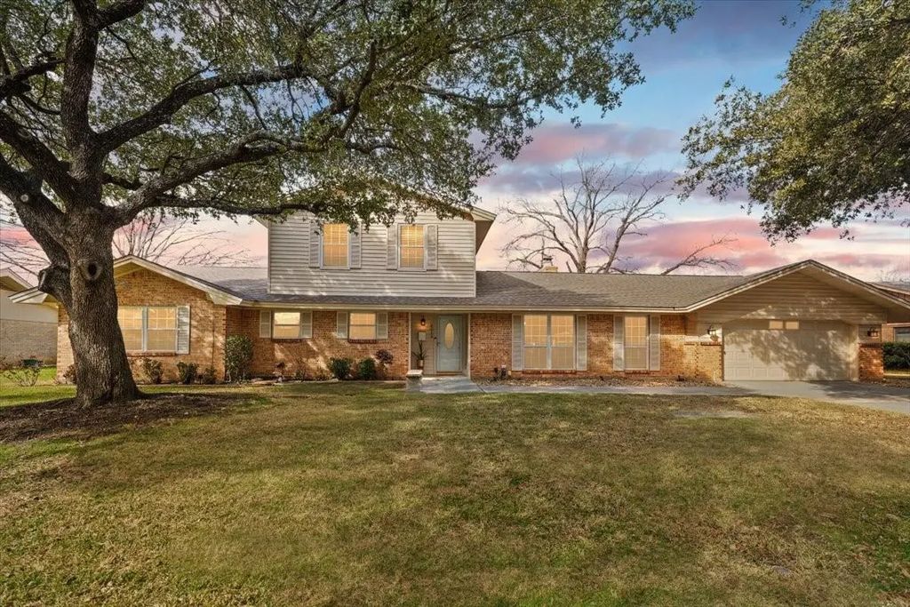 4013 Golden Oaks Drive, Haltom City
