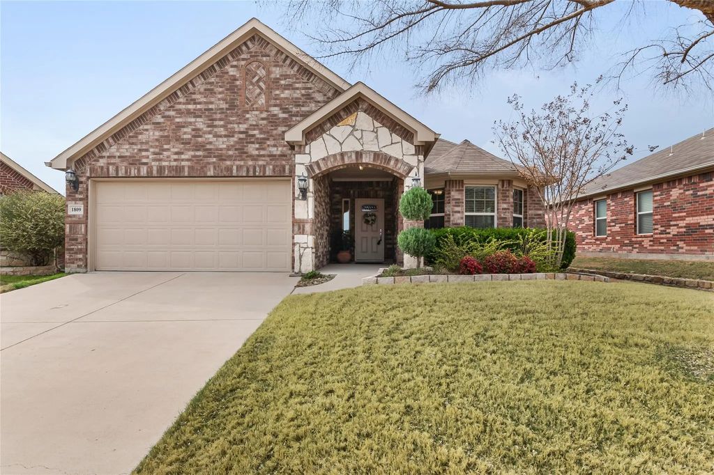 1809 Vista Royale Court, Fort Worth