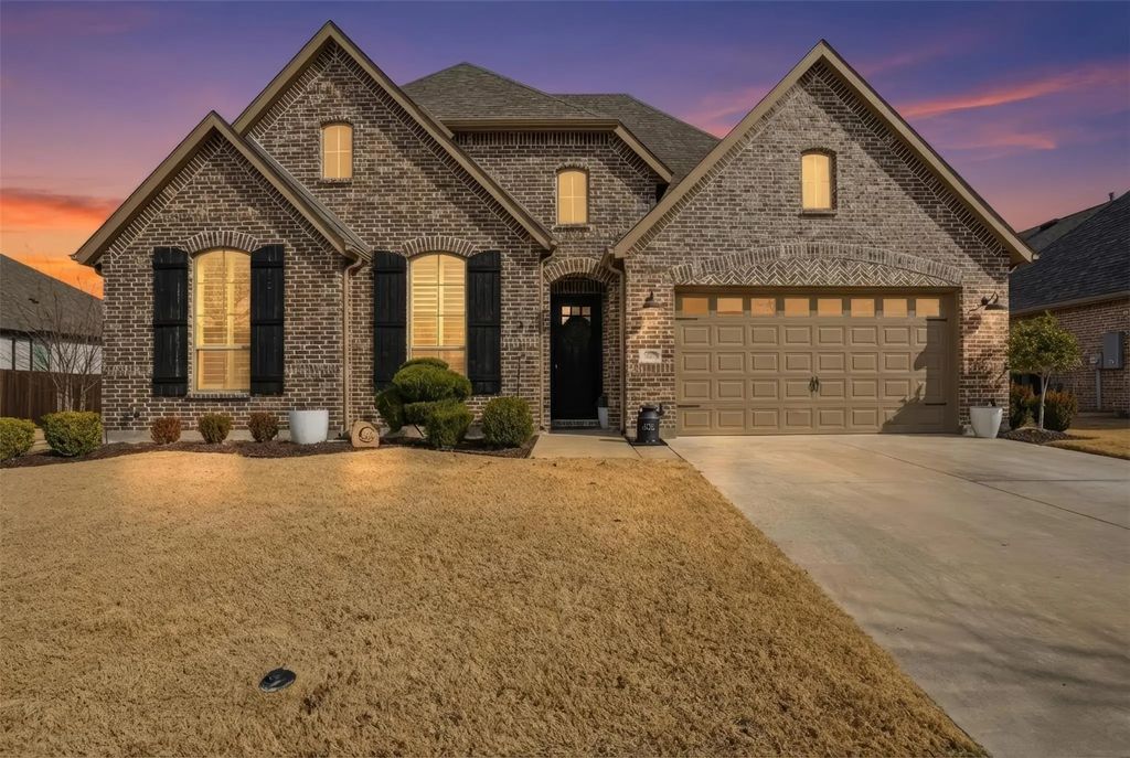 1716 Storey Lane, Waxahachie