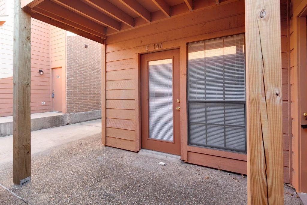 1305 W Villa Maria Road C106, Bryan