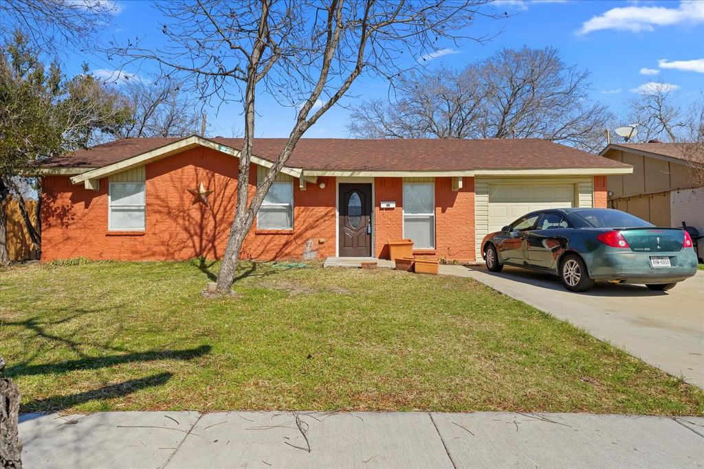 802 La Fiesta Drive, Grand Prairie