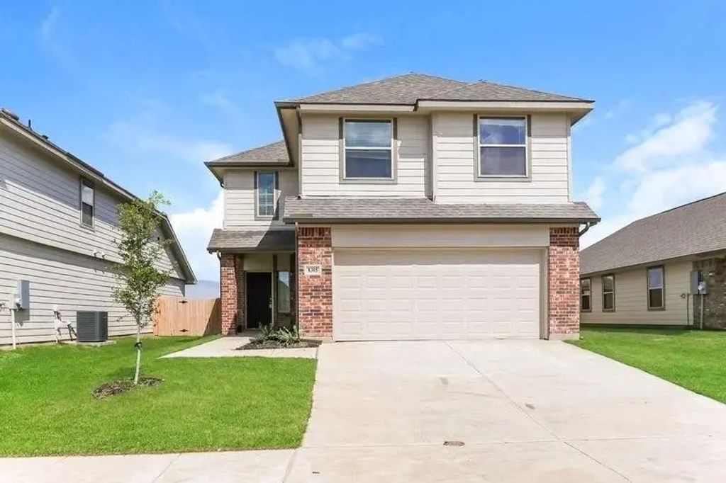 8305 Yaupon Holly Court, Fort Worth