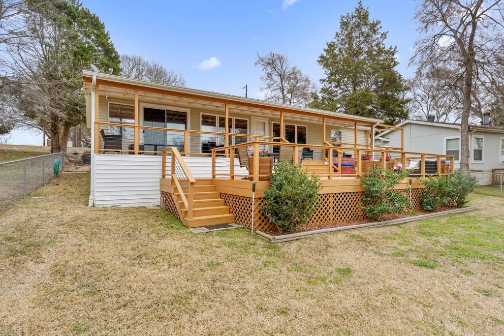 142 Ivy Lane, Mabank