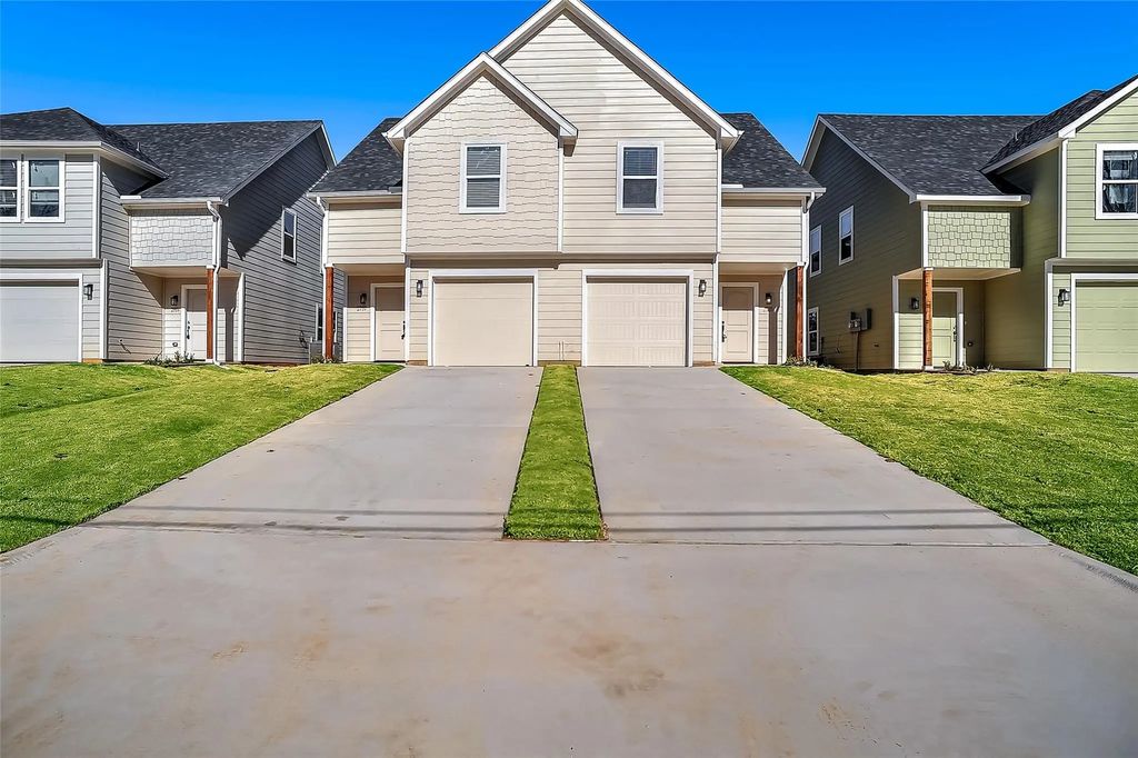 2735 W Washington Street, Denison