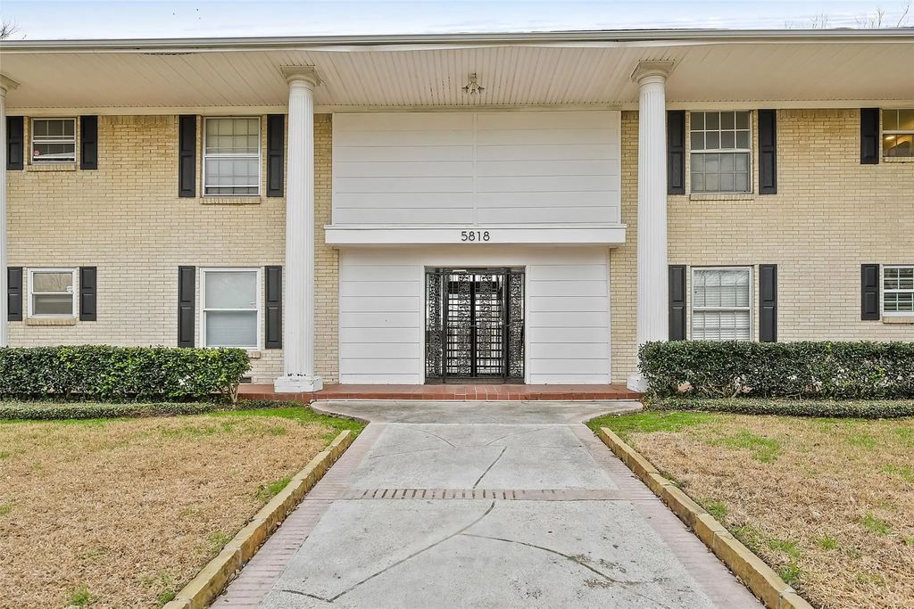 5818 E University Boulevard 223, Dallas