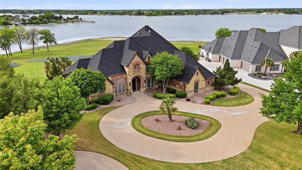 110 Eagle Point Drive, Waxahachie