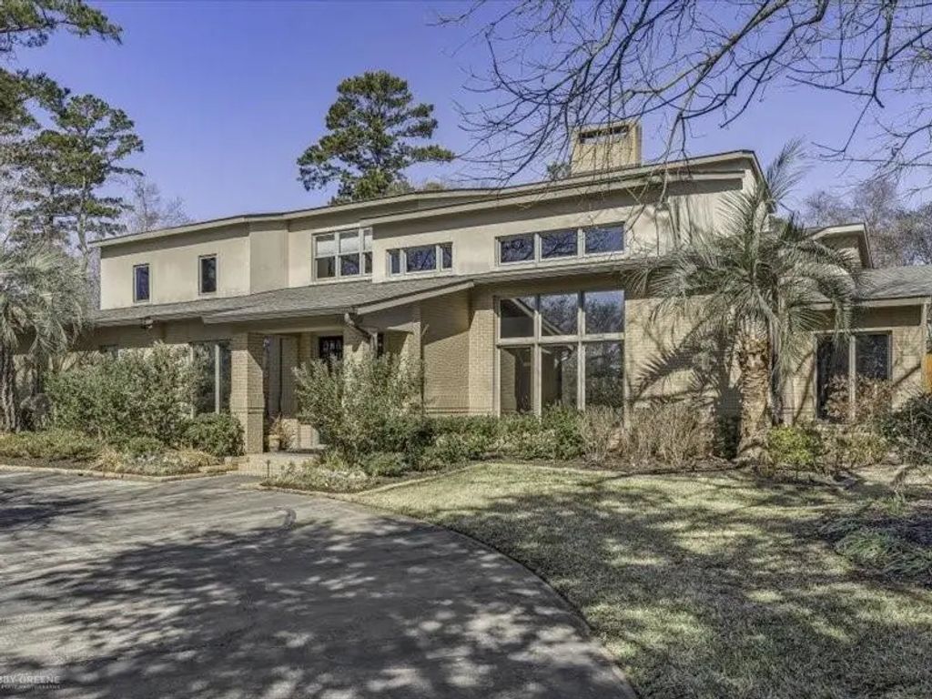 1059 N Pointe Circle, Shreveport