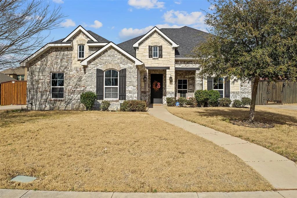 211 Debbie Way, Red Oak
