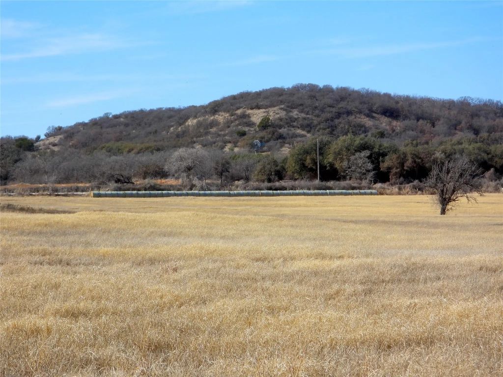 County Road 438, Rising Star
