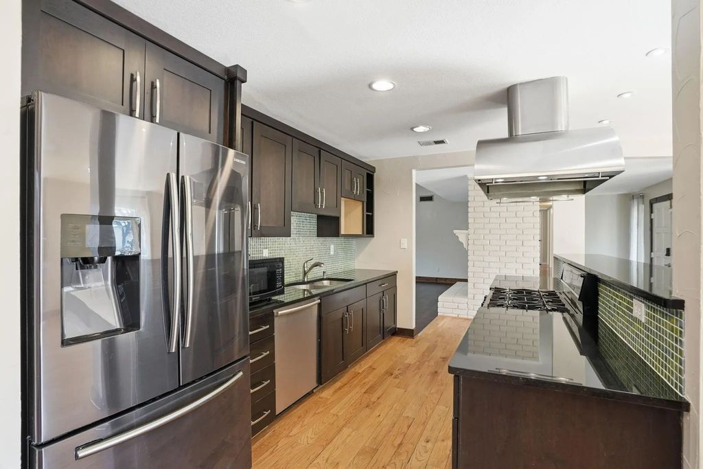 6623 Orangewood Drive, Dallas