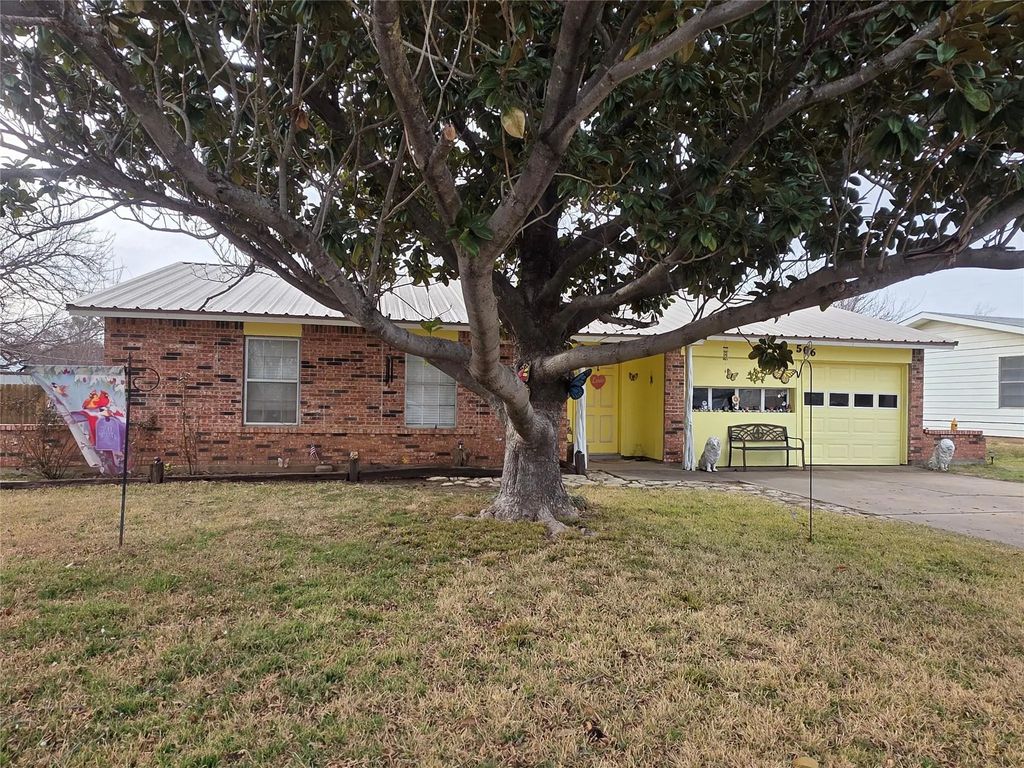 506 Hall Street, Graham