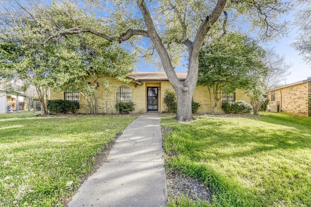 2039 Chestnut Road, Carrollton