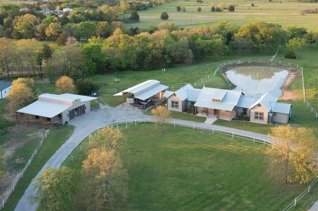 575 County Road 1264, Whitesboro