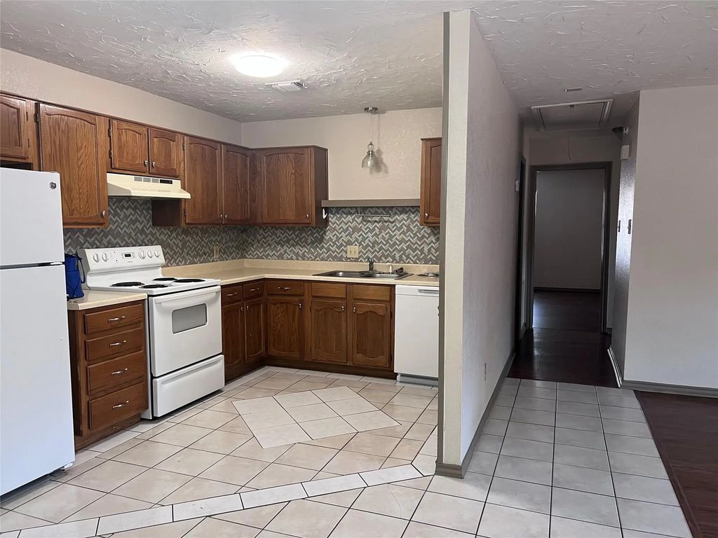 11912 Metmora Court, Fort Worth
