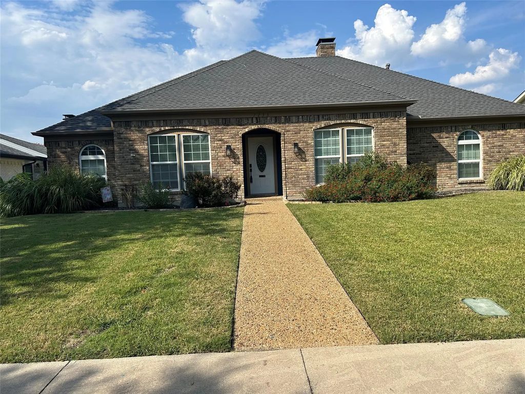 7233 Rustic Valley Drive, Dallas