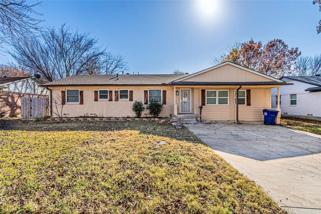 2976 Mark Twain Drive, Farmers Branch