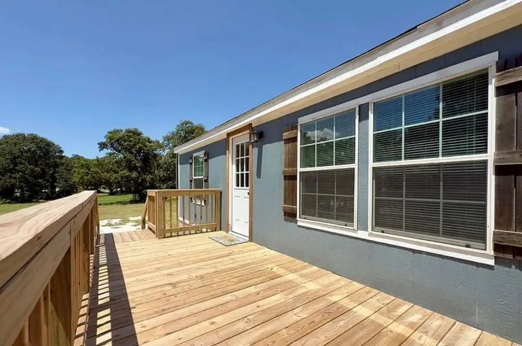 297 Alto Lane, Gholson