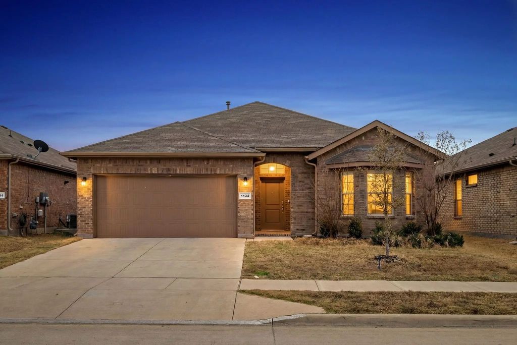 1132 Gillespie Dr, Justin