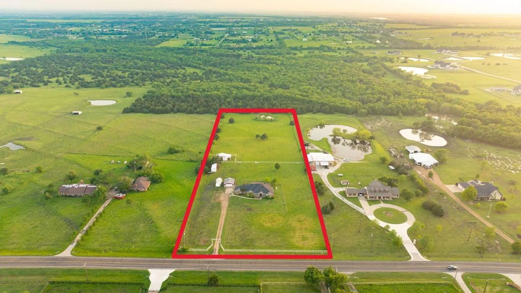 900 Fm 1139, McLendon Chisholm