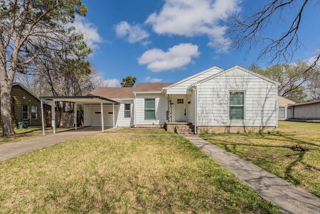 1102 W Russell Avenue, Carrollton