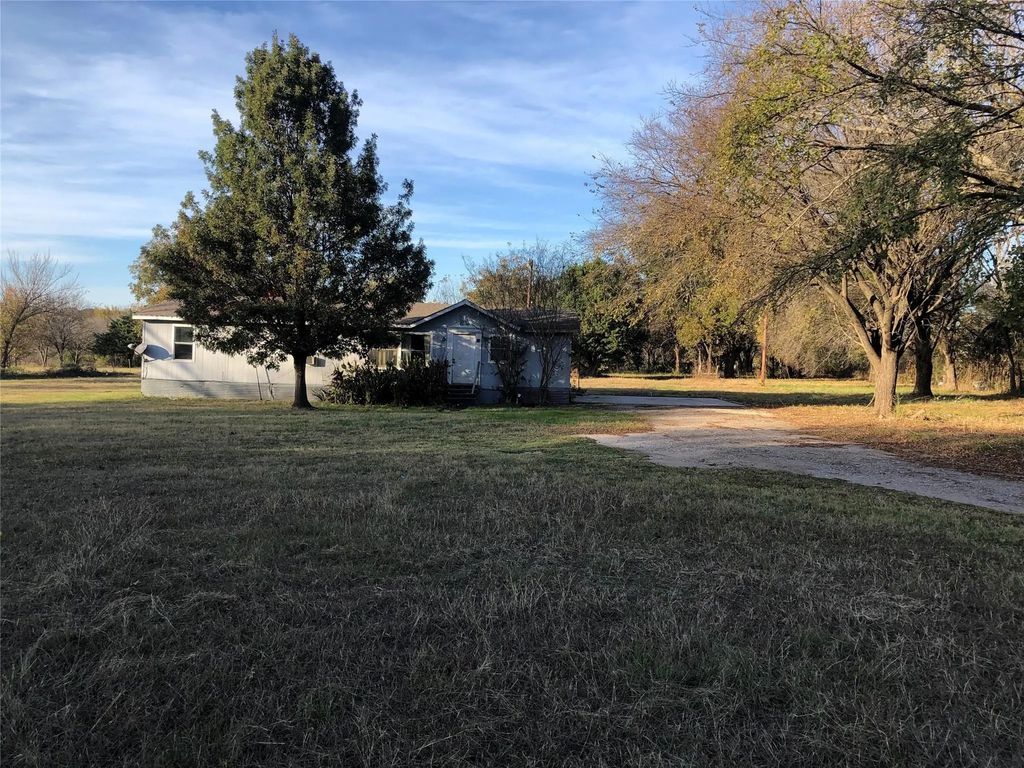 1015 County Road 701, Cleburne