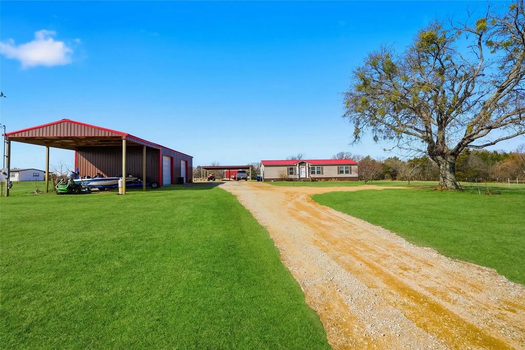 1949 Greer Road, Sadler