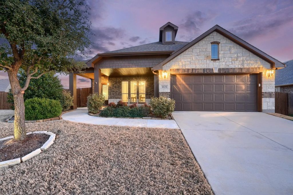 8828 Cassidy Lane, Aubrey