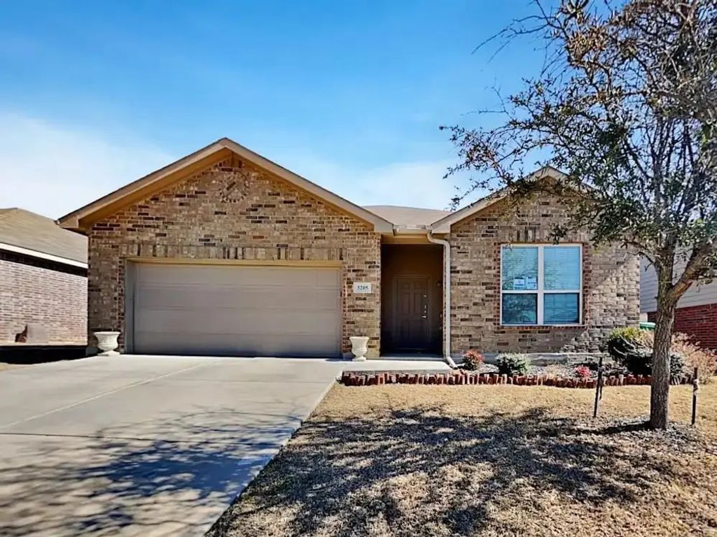 3205 Peninsula Trail, Denton