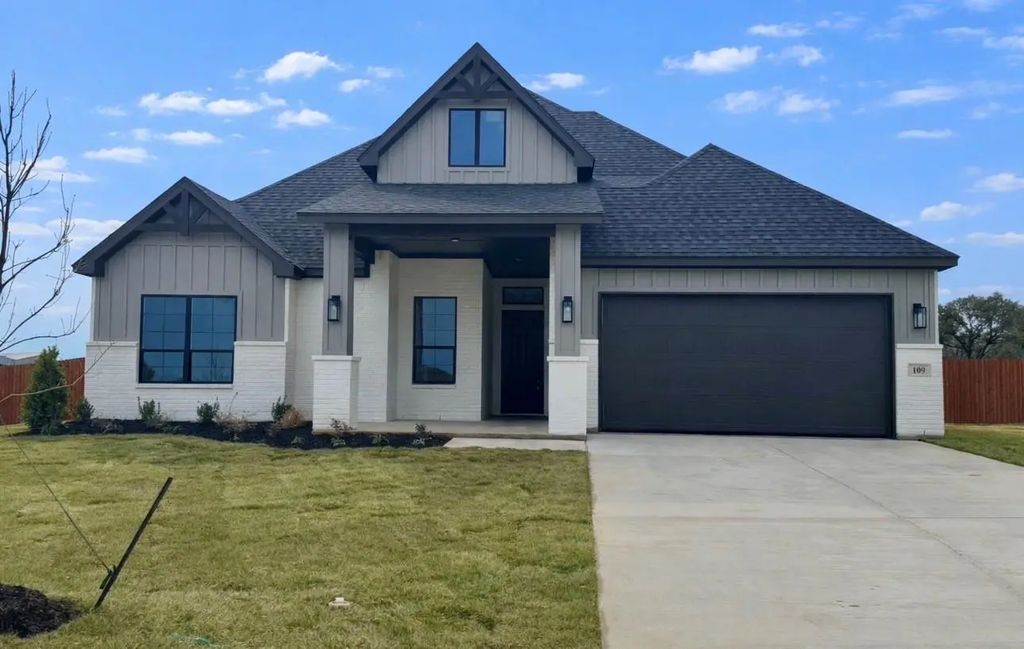 109 Hall Street, Glen Rose