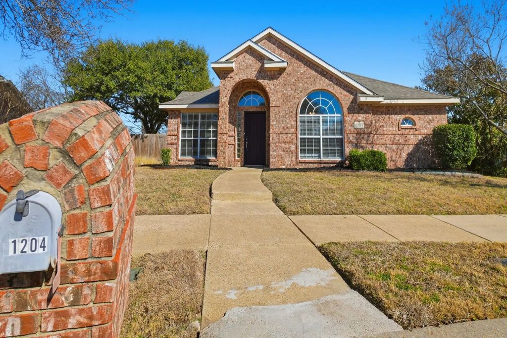 1204 Chelsea Court, Mesquite