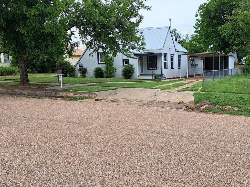 406 N 6th Street, Ballinger