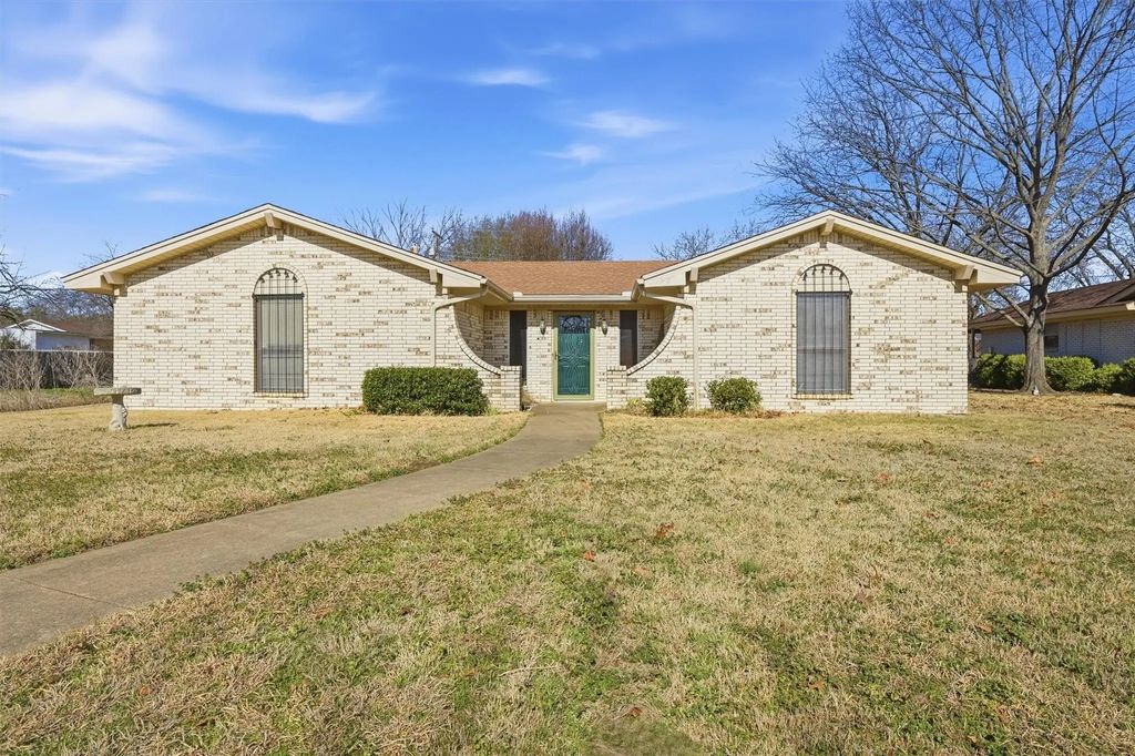 1018 S Valentine Drive, Sherman